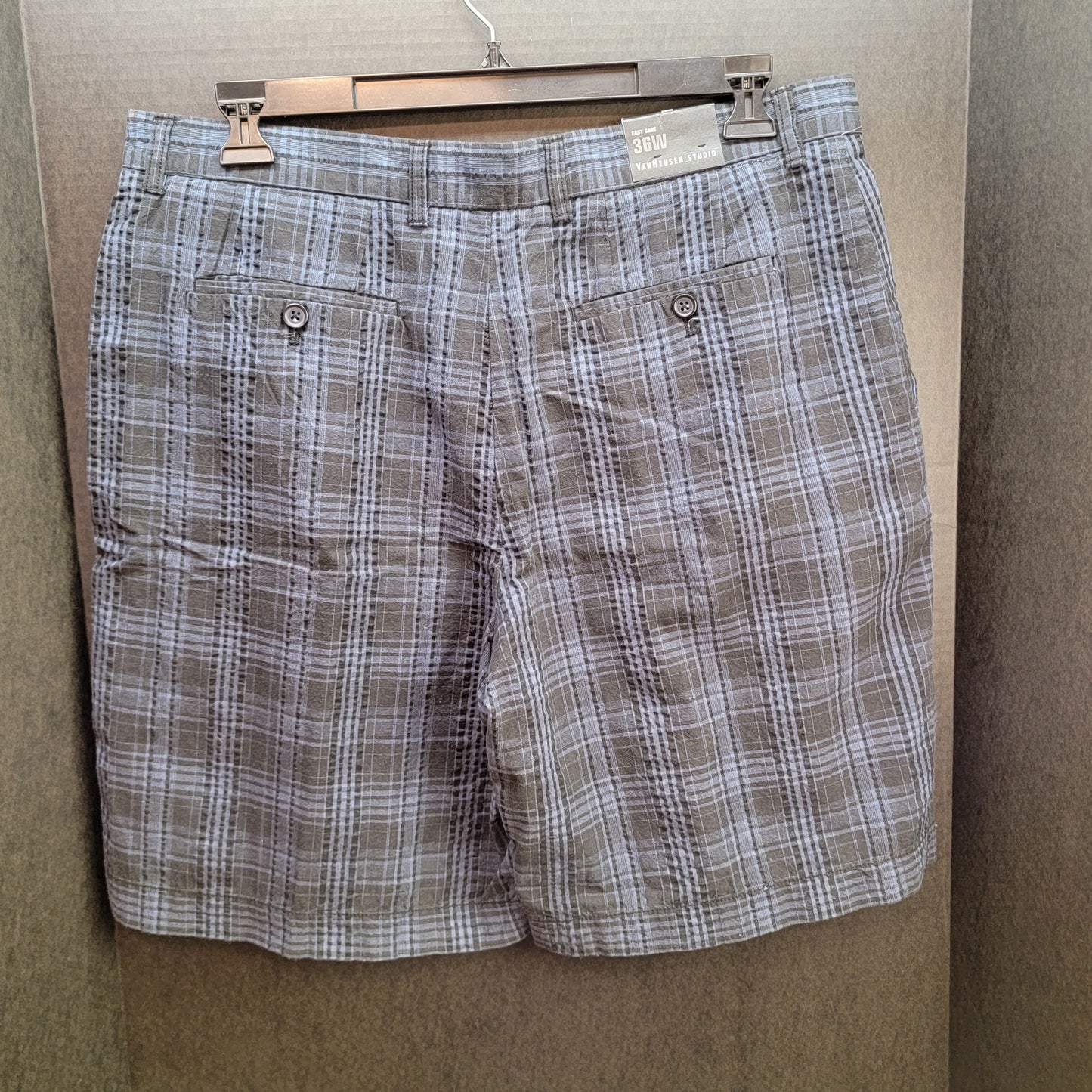 VanHeusin_Stufio Men's Shorts Blue and Back Plaid Size 36W Retail $40 New with Tags