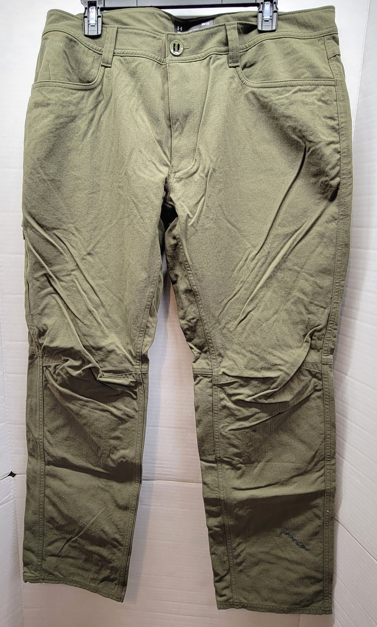 Under Armour Men's Size 38/32 Loose Fit Pants Green Retail $70.00