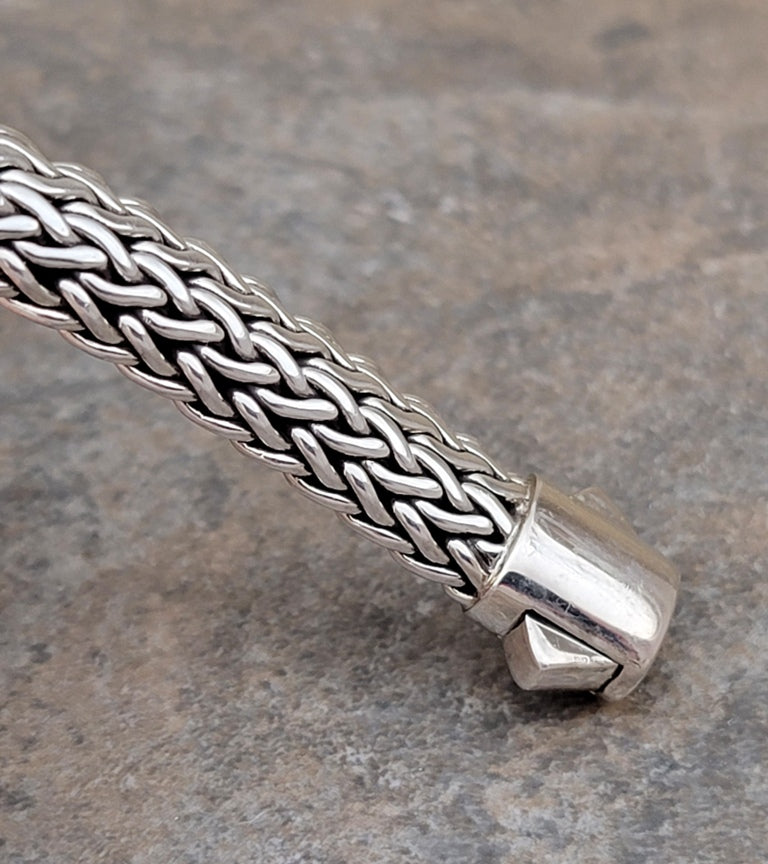John Hardy Men's Medium Batu Sterling Silver Black Sapphire Lava Rock Chain Bracelet.